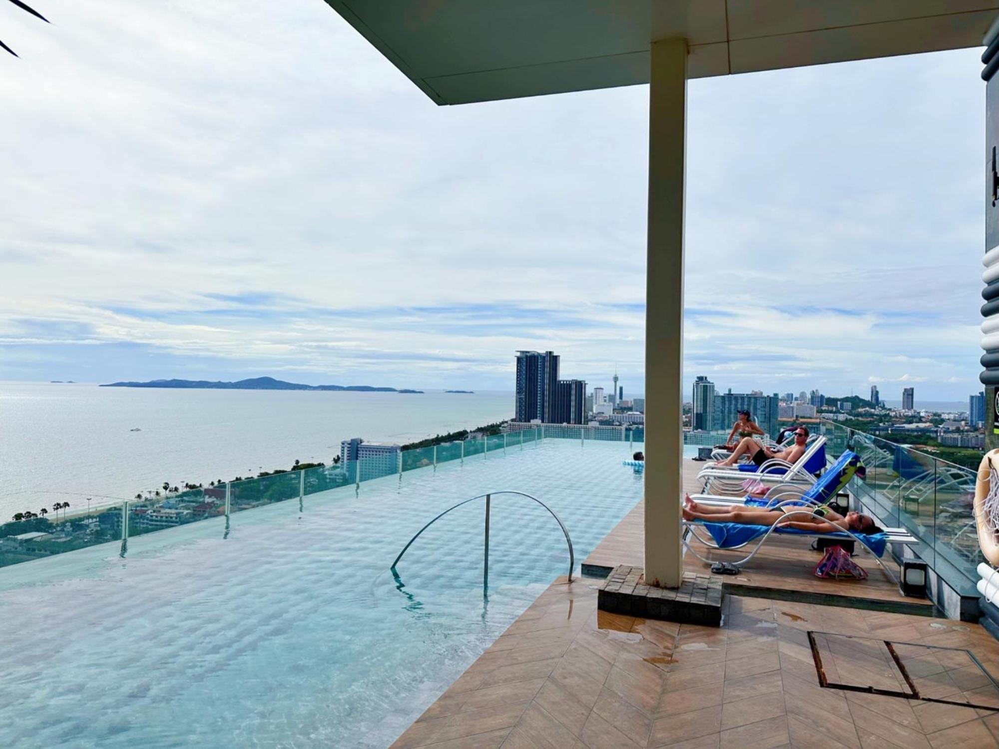 芭提雅高层海景奢华公寓the Riviera Jomtien生香家直达海滩2704 エクステリア 写真