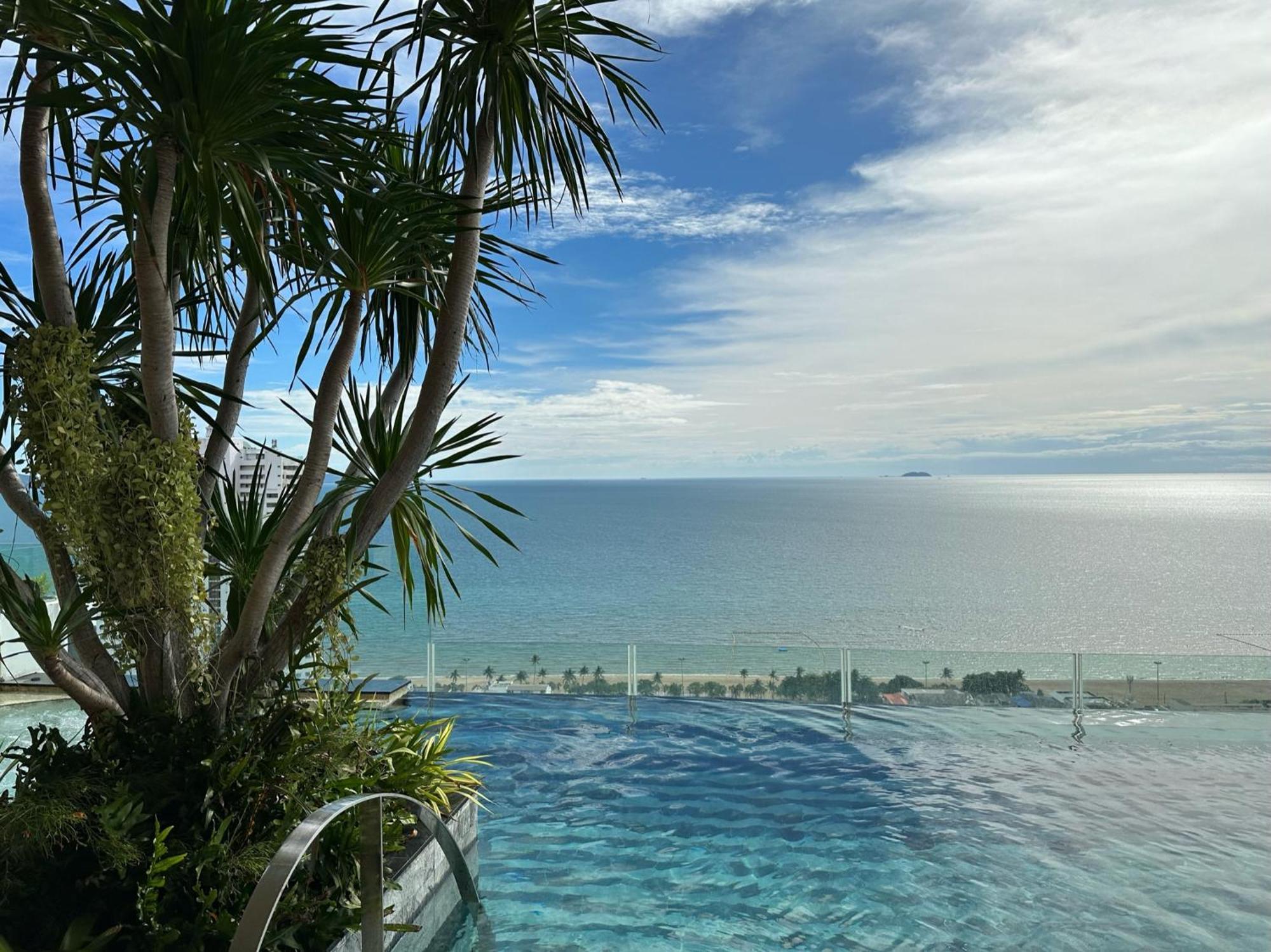 芭提雅高层海景奢华公寓the Riviera Jomtien生香家直达海滩2704 エクステリア 写真