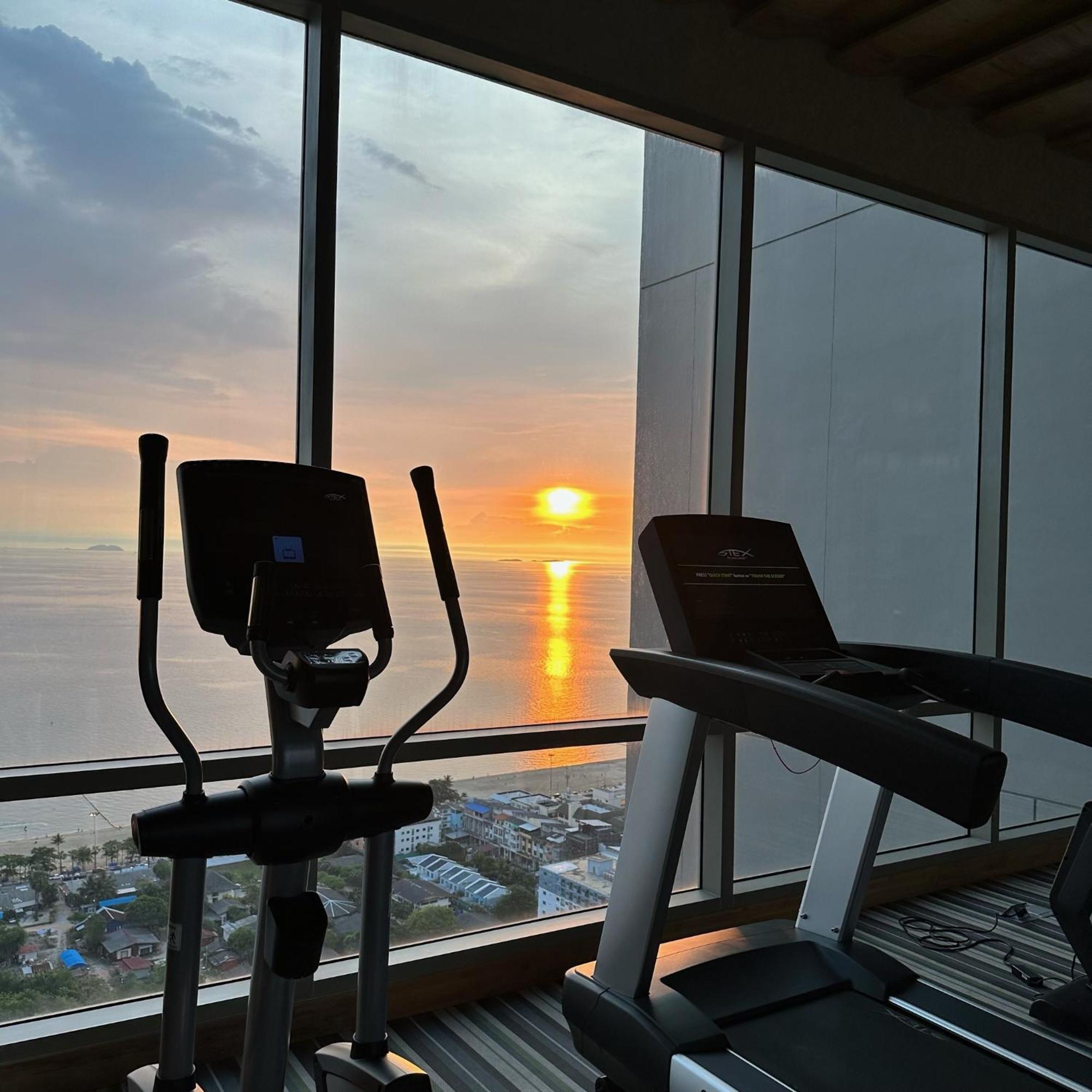 芭提雅高层海景奢华公寓the Riviera Jomtien生香家直达海滩2704 エクステリア 写真